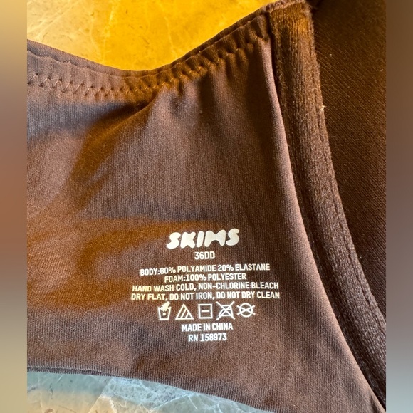 SKIMS FITS EVERYBODY T-SHIRT BRA SIZE 36DD - Picture 4 of 6